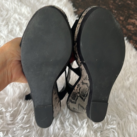 Women’s Black Faux Suede Snake Print Platform Wedges Size 7 - Picture 15 of 15